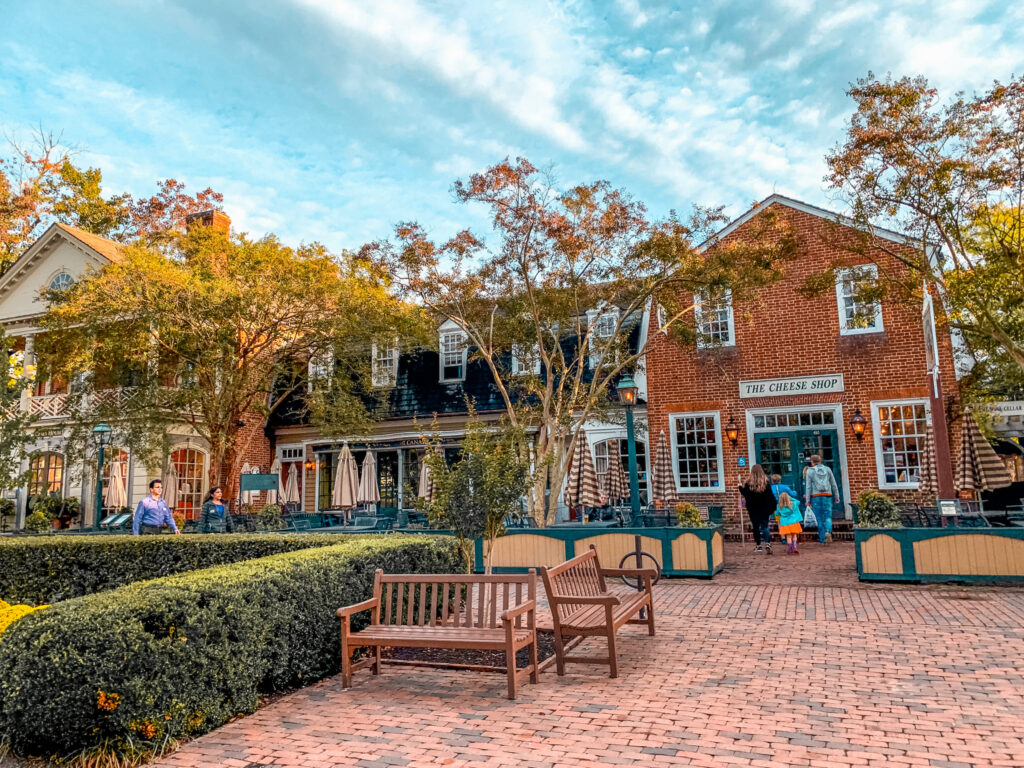 Looking for a historic United States city to visit this year? Filled with Colonial history, you'll find many things to do in Williamsburg, Virginia!
