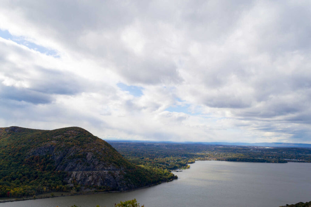 Picture taken during a hike from Breakneck ridge to Cold Spring during the fall season (NY)